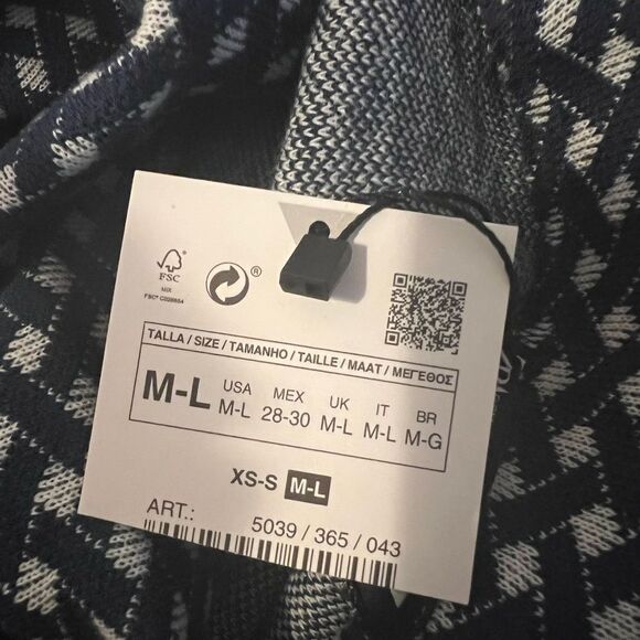 ✨Zara Navy Pattern Mini Skirt✨ - Picture 4 of 4